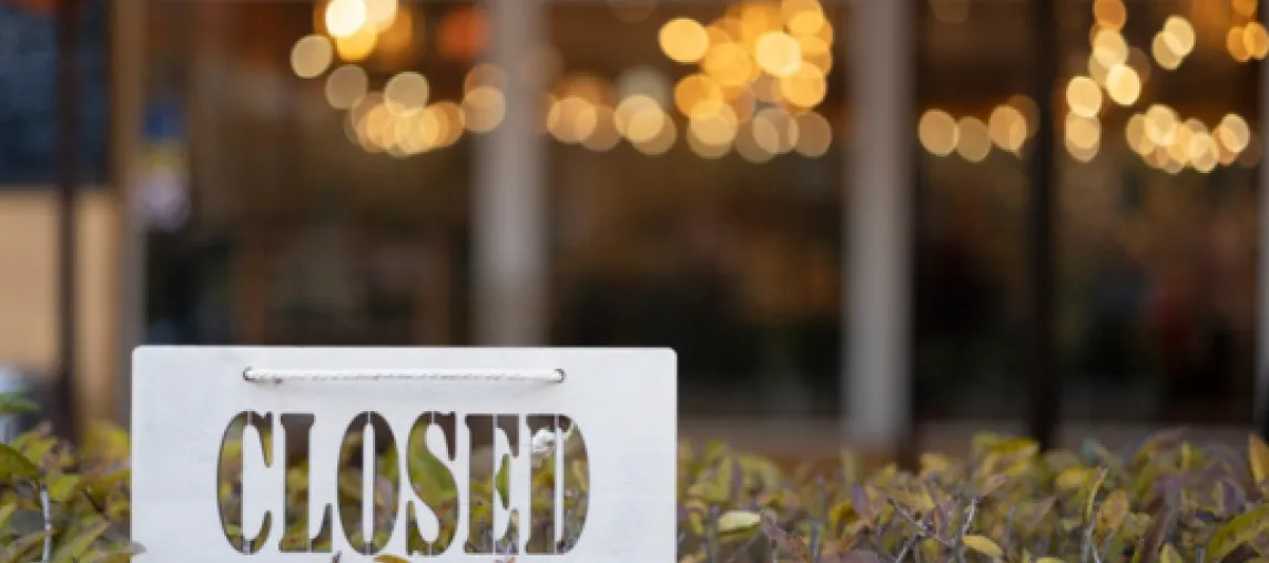 scritta closed